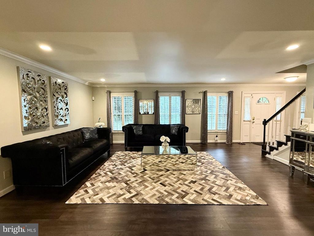 6421 SPRING LAKE DR, Burke, VA 22015