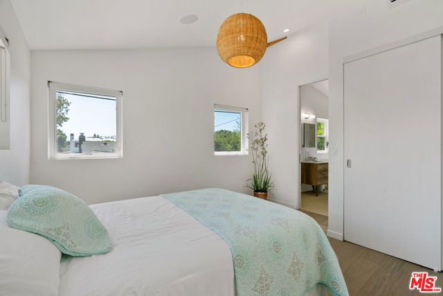 1352 Pacific Street B, Santa Monica, CA 90405