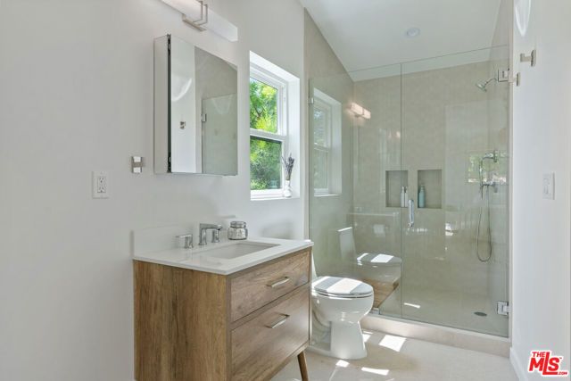 1352 Pacific Street B, Santa Monica, CA 90405