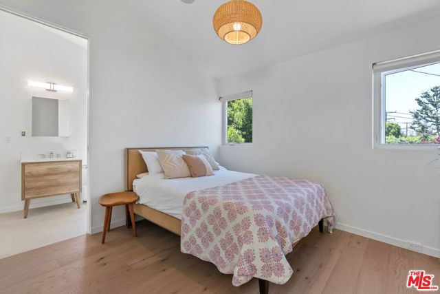 1352 Pacific Street B, Santa Monica, CA 90405