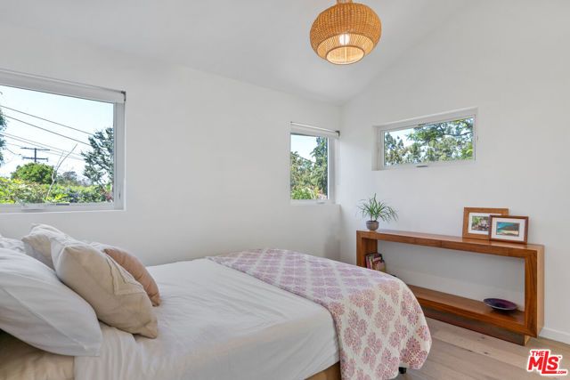 1352 Pacific Street B, Santa Monica, CA 90405