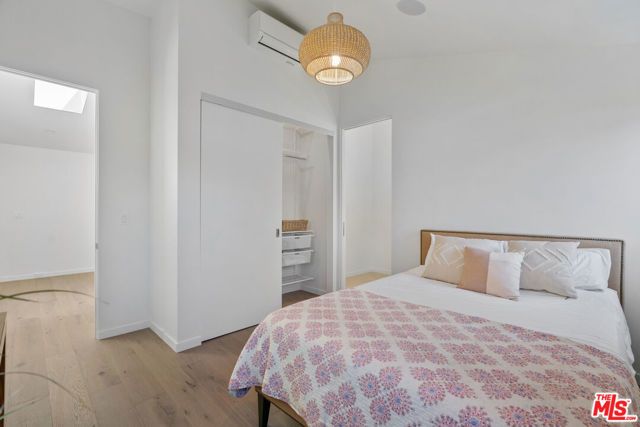 1352 Pacific Street B, Santa Monica, CA 90405