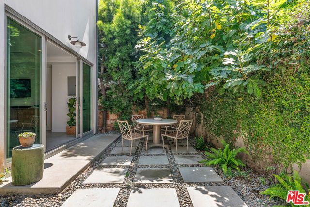 1352 Pacific Street B, Santa Monica, CA 90405