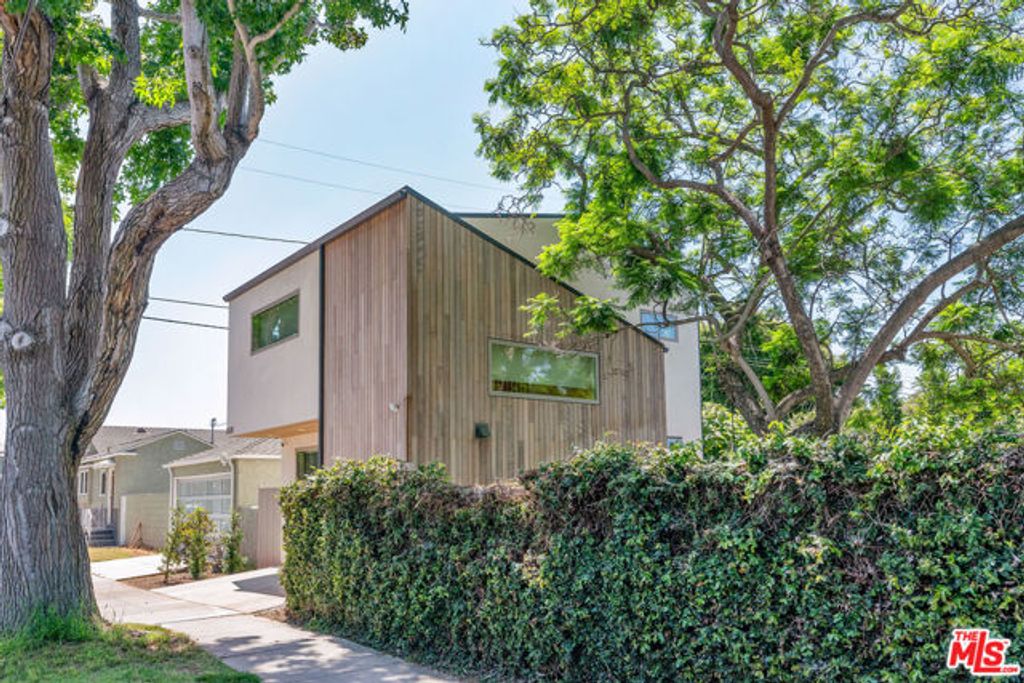 1352 Pacific Street B, Santa Monica, CA 90405