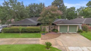 8427 Westview Drive, Spring Valley Village, TX 77055