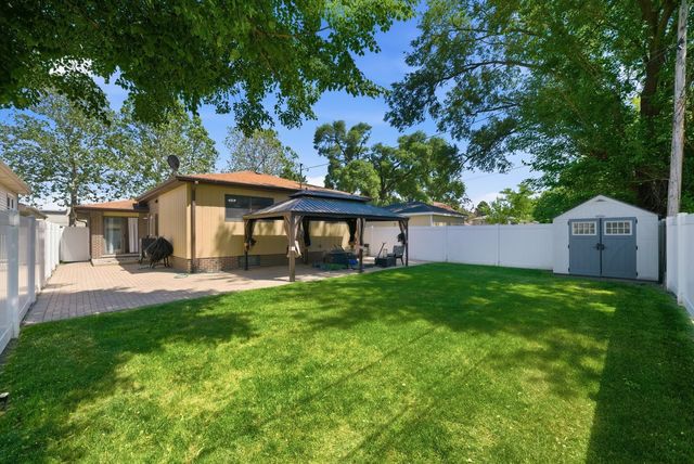 8320 Lamon Avenue, Burbank, IL 60459