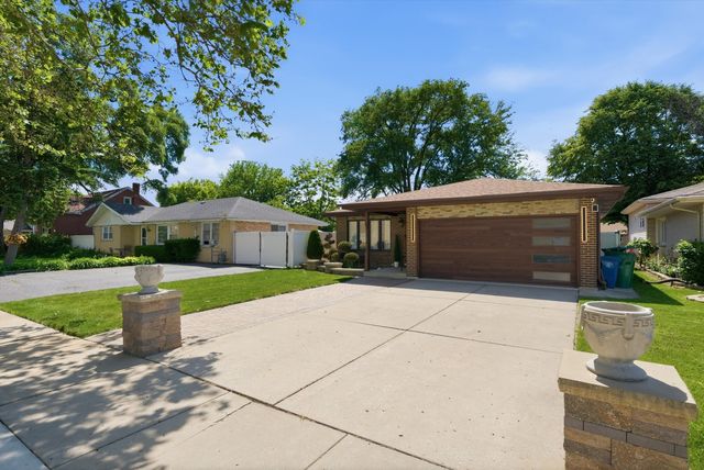 8320 Lamon Avenue, Burbank, IL 60459