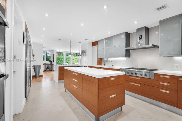 145 Biscay Dr, Bal Harbour, FL 33154