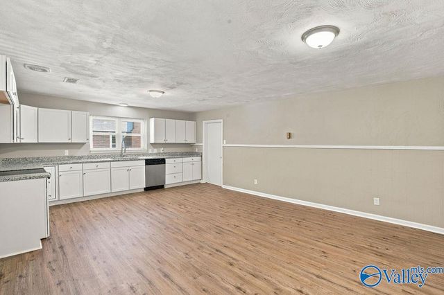921 8th Avenue SE, Decatur, AL 35601