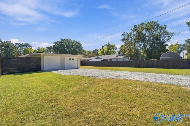 921 8th Avenue SE, Decatur, AL 35601