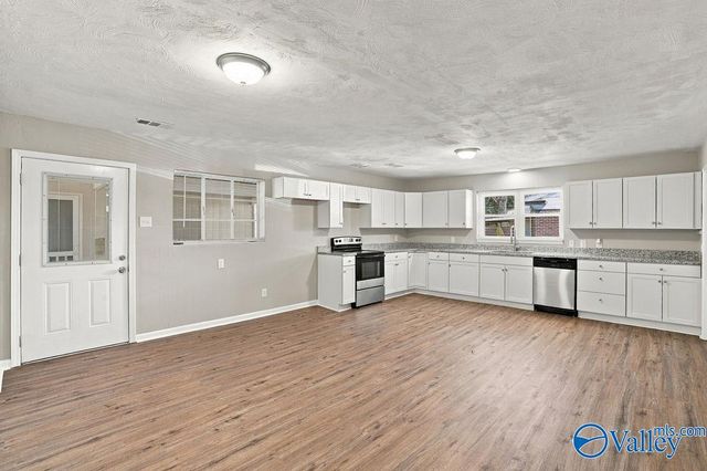 921 8th Avenue SE, Decatur, AL 35601