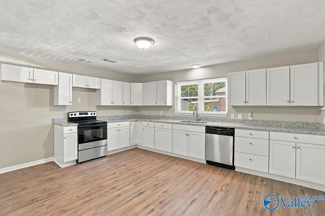 921 8th Avenue SE, Decatur, AL 35601
