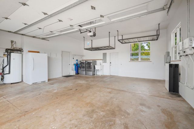 1865 Kalia Way, Haiku, HI 96708