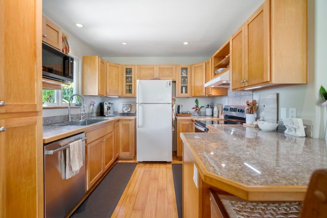 1865 Kalia Way, Haiku, HI 96708