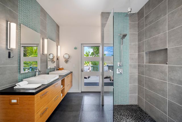 1865 Kalia Way, Haiku, HI 96708