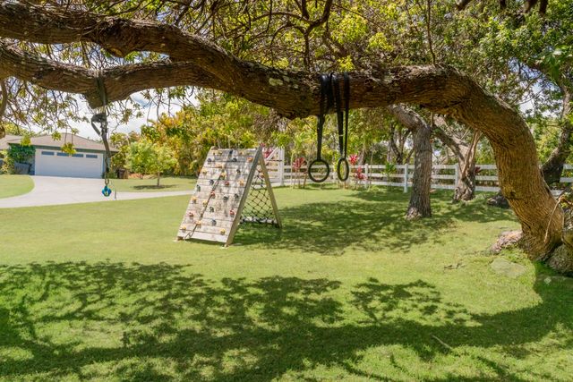 1865 Kalia Way, Haiku, HI 96708