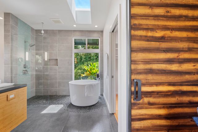 1865 Kalia Way, Haiku, HI 96708