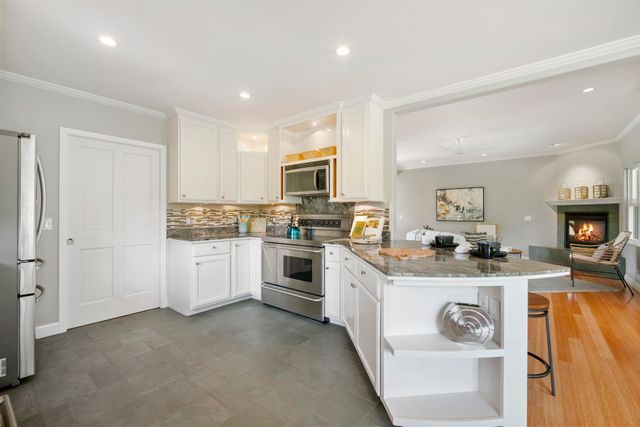 1865 Kalia Way, Haiku, HI 96708