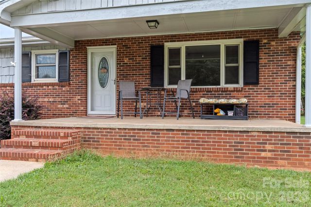 131 River Road, Boonville, NC 27011