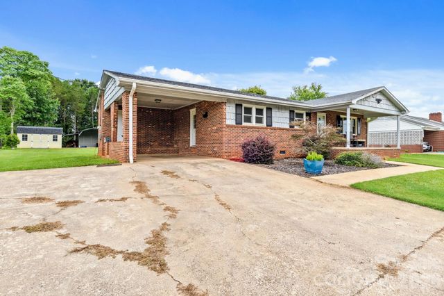131 River Road, Boonville, NC 27011