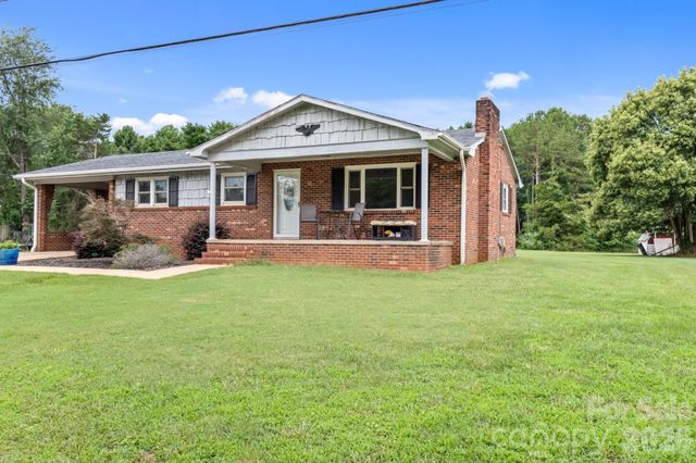 131 River Road, Boonville, NC 27011