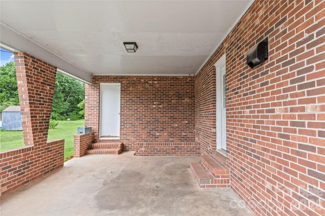 131 River Road, Boonville, NC 27011