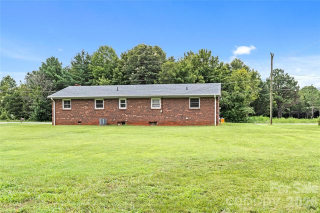 131 River Road, Boonville, NC 27011