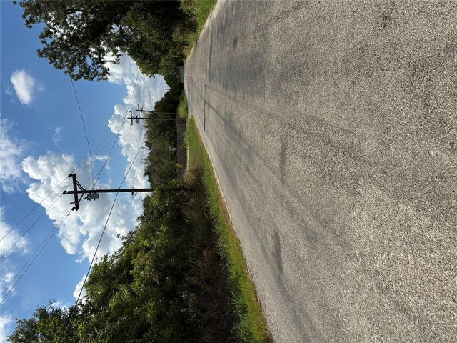 1387 Lovers LN, Bastrop, TX 78602