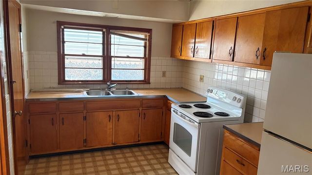 9481 Adler Avenue, St Louis, MO 63137