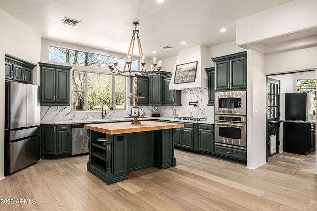 6157 E BROADWAY Avenue, Apache Junction, AZ 85119