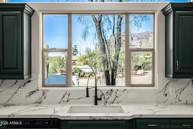 6157 E BROADWAY Avenue, Apache Junction, AZ 85119