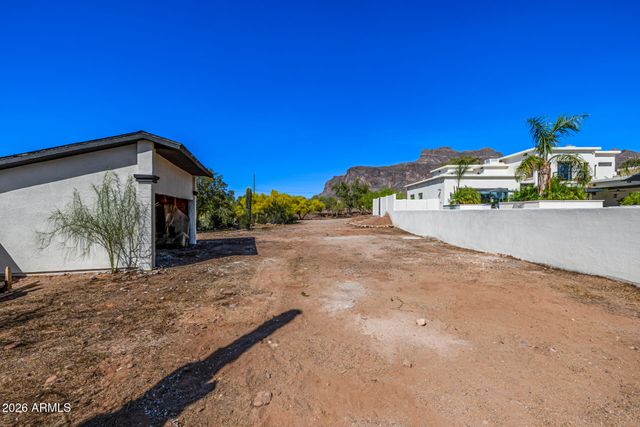 6157 E BROADWAY Avenue, Apache Junction, AZ 85119