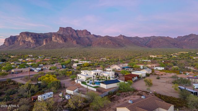6157 E BROADWAY Avenue, Apache Junction, AZ 85119