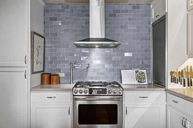 24 Mooring Rd, San Rafael, CA 94901