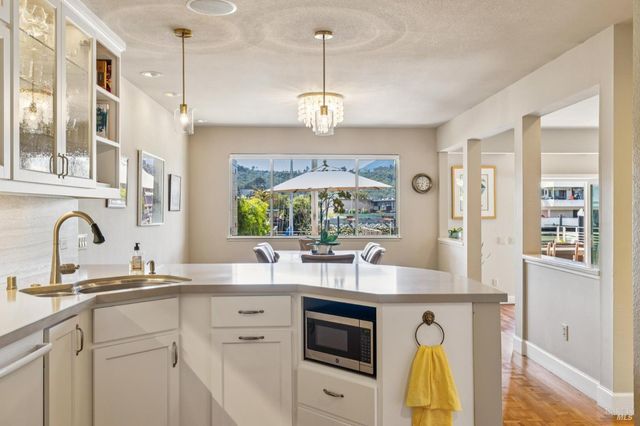 24 Mooring Rd, San Rafael, CA 94901