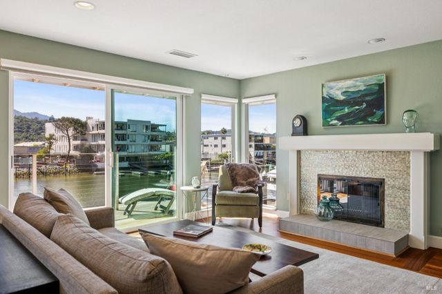 24 Mooring Rd, San Rafael, CA 94901