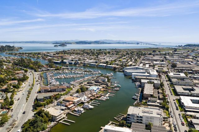 24 Mooring Rd, San Rafael, CA 94901