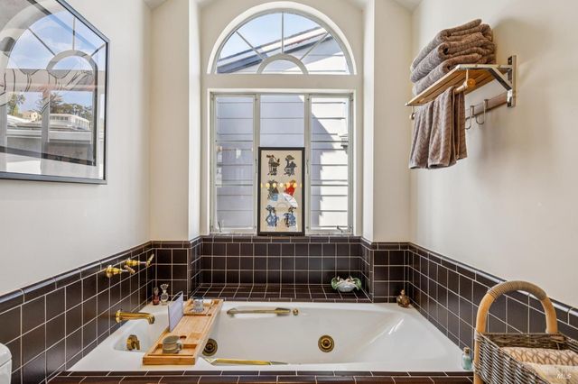 24 Mooring Rd, San Rafael, CA 94901