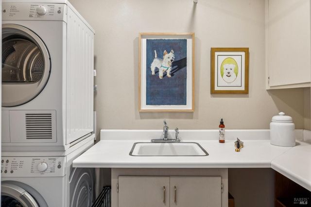 24 Mooring Rd, San Rafael, CA 94901