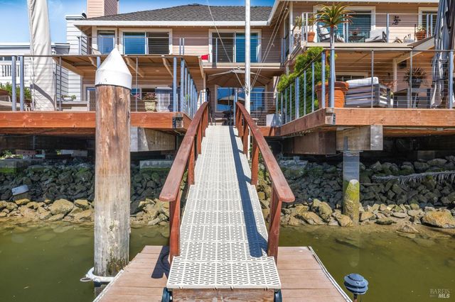 24 Mooring Rd, San Rafael, CA 94901