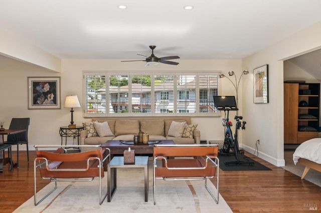 24 Mooring Rd, San Rafael, CA 94901