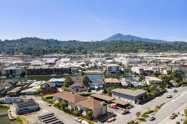 24 Mooring Rd, San Rafael, CA 94901