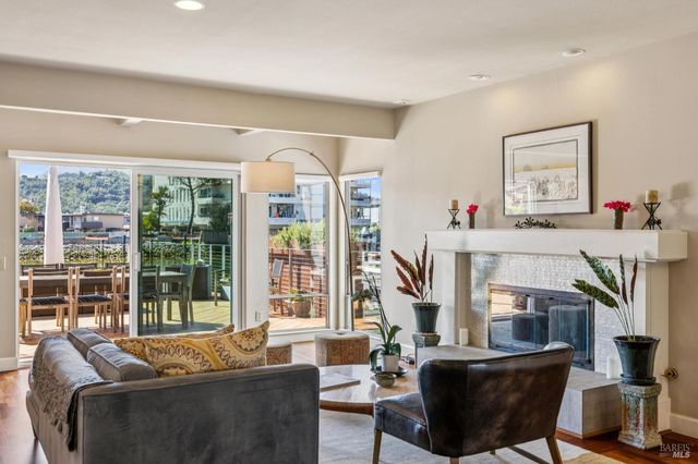 24 Mooring Rd, San Rafael, CA 94901