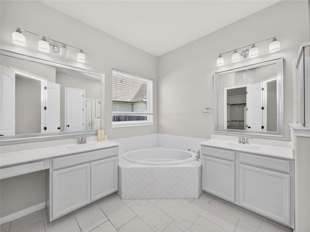 311 Bear Oak ST, Hutto, TX 78634