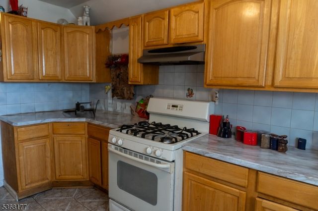 695 Clifton Ave, Newark City, NJ 07104