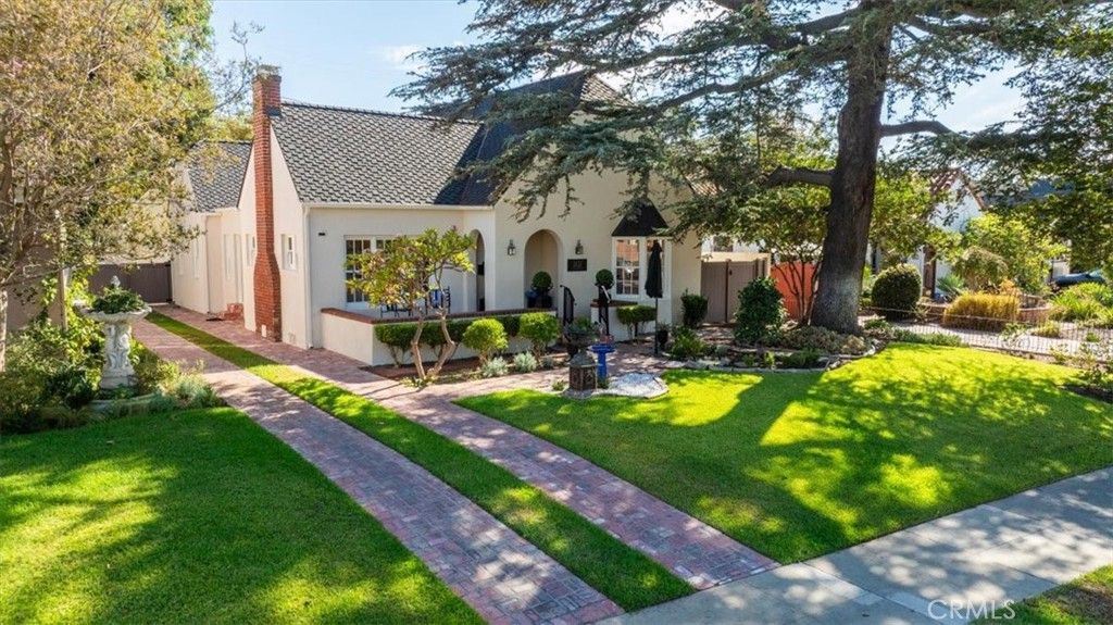 2422 N Heliotrope, Santa Ana, CA 92706 — photo 2
