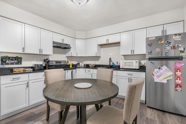 6803 Schneider Avenue, Hammond, IN 46323
