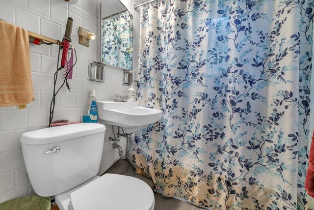 6803 Schneider Avenue, Hammond, IN 46323