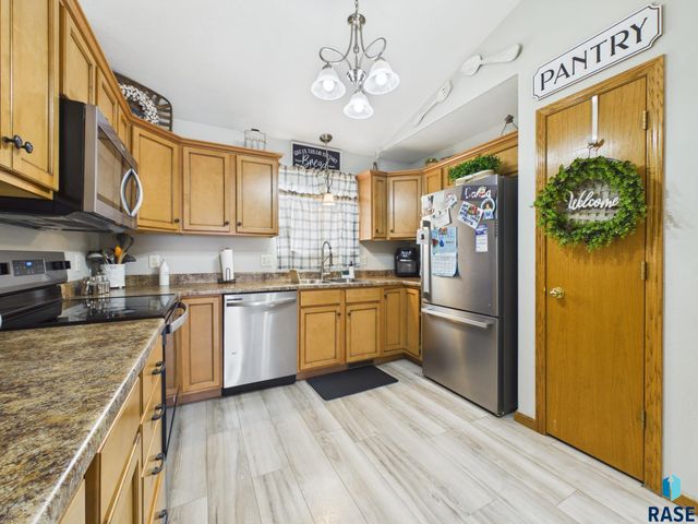 7105 W 65th St Street, Sioux Falls, SD 57106