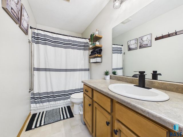 7105 W 65th St Street, Sioux Falls, SD 57106